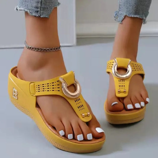 2024's Trendiest Women's Sandals & Flip Flops!"